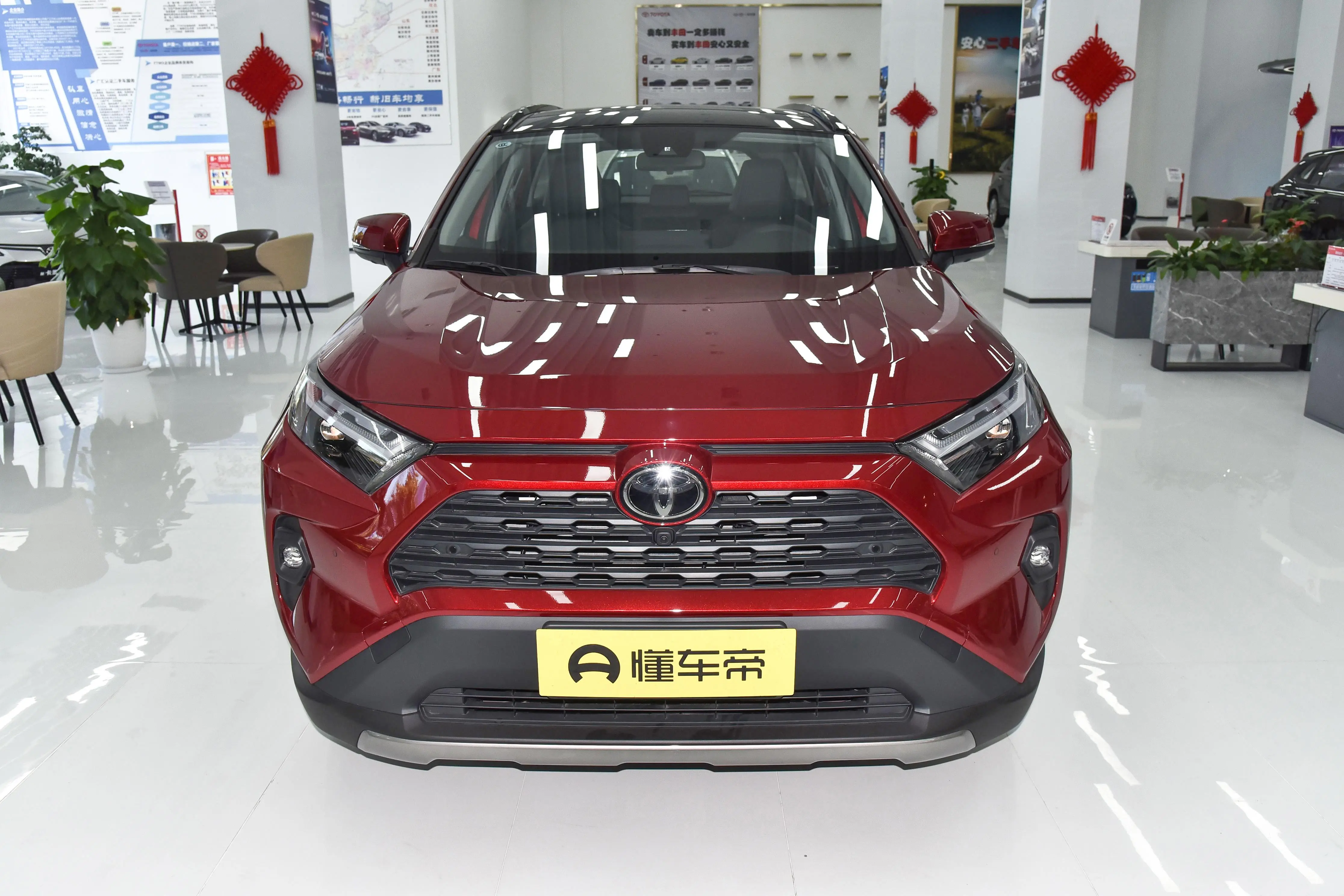 一汽豐田RAV4榮放2023款2.0L CVT兩敺風尚PLUS版的尺寸與內飾設計