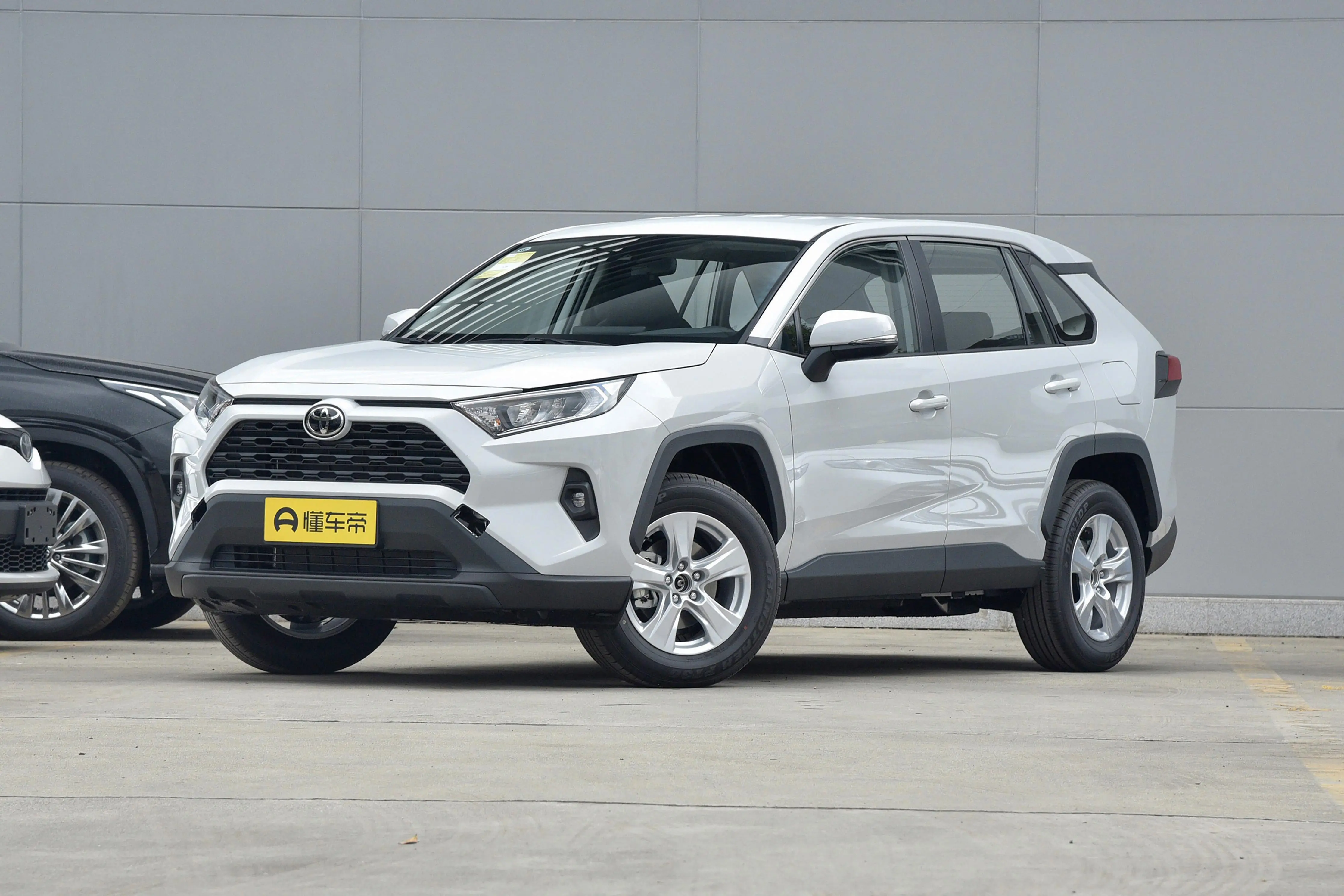 豐田RAV4榮放車型解析：性能優越價格親民，是入手SUV的不錯選擇