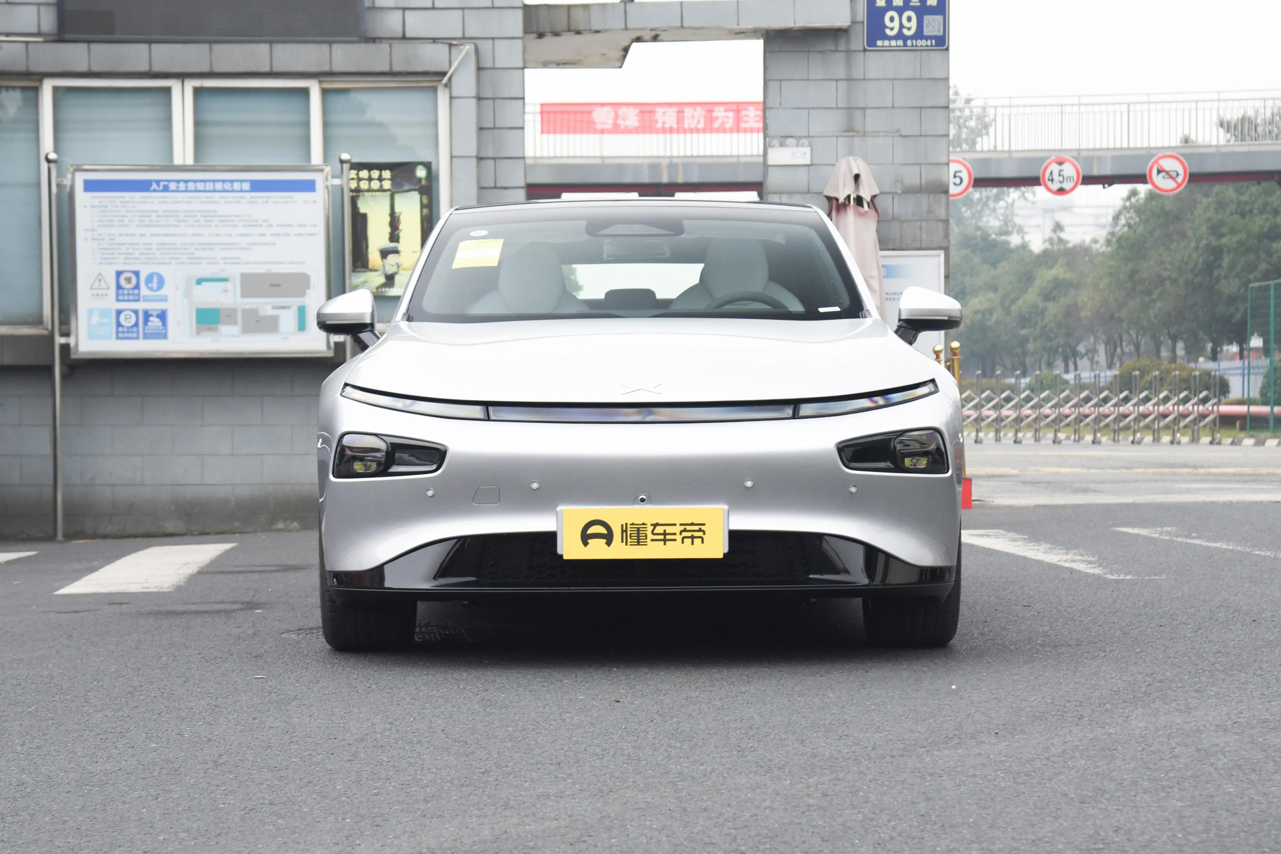 小鵬P7i：B級純電轎車的新選擇